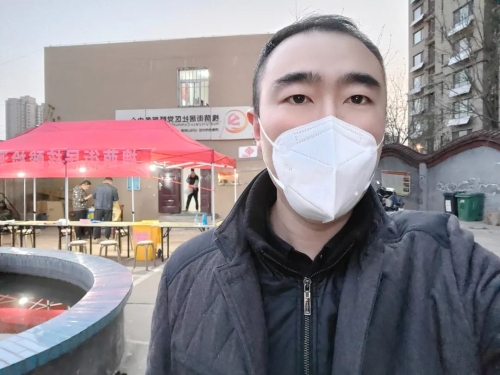 在新冠肺炎疫情复发蔓延的特殊时期,市司法局行政应诉处副处长张广鑫
